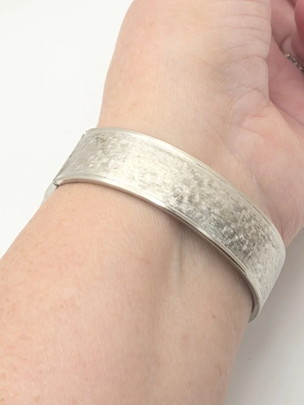 Vintage Silver Tone MCM Leaf & Feather Hinged Bangle Bracelet - Textured